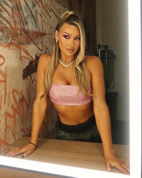 Izzi Dame