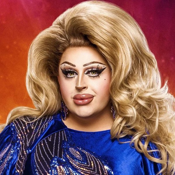 HannahCondaUKvsTW2CastMug