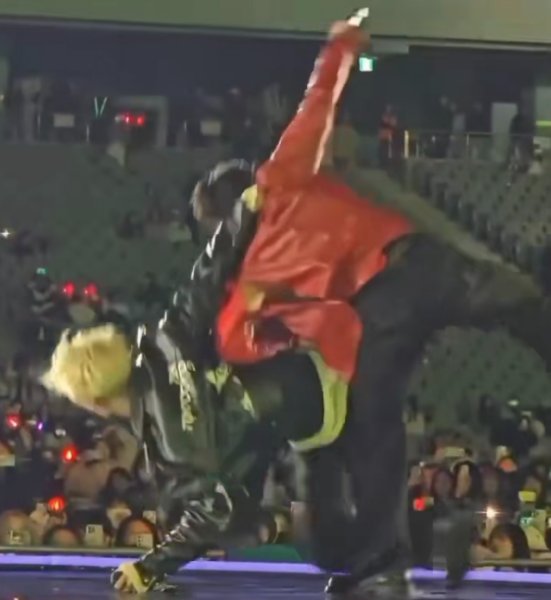 Niki and Jay falling on stage