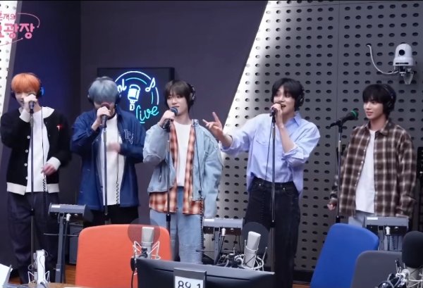 Deja Vu radio station scream