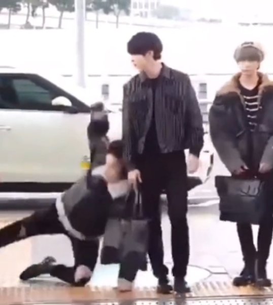 Hueningkai falling