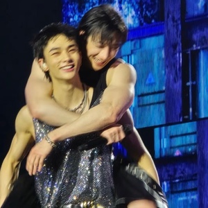 hyunjin lifts chan