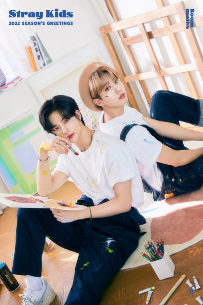 2022 Season's Greetings [with Hyunjin] (2021)