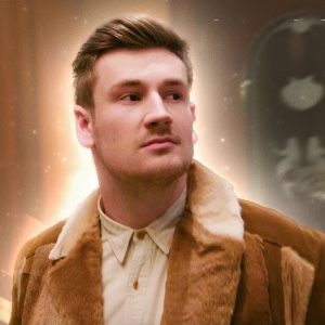 Oli White