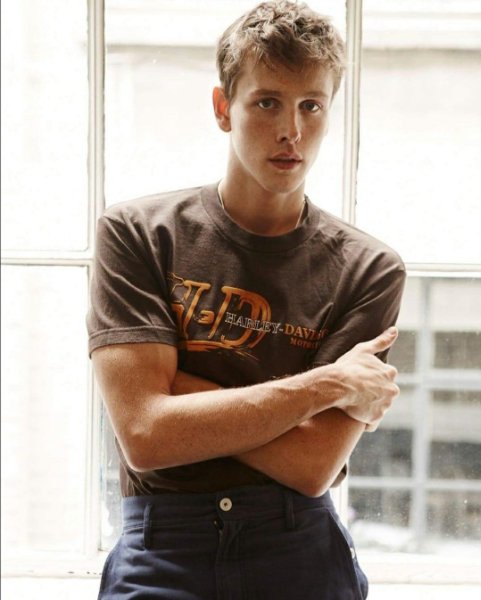 Harris Dickinson