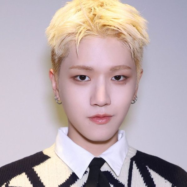 first blonde reveal riwoo