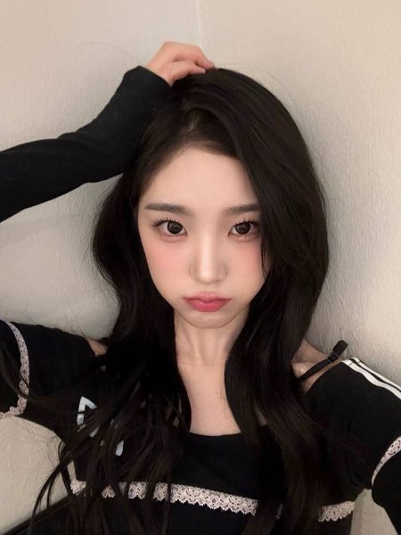 JIYEON (tripleS)