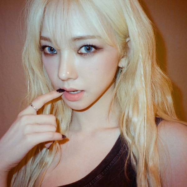 Blonde hair look