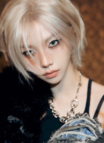 ‘Dirty work’ blonde look