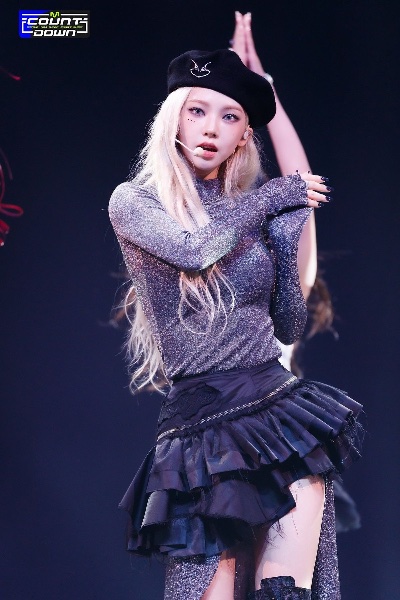 ‘Illusion’ stage look