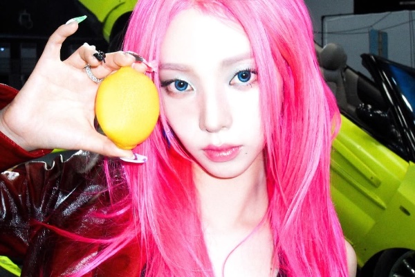 Pink hair look