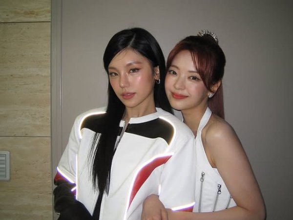 yejisu (yeji x lia)