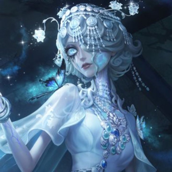 melly plinius (queen bee)