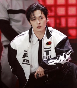 black hair forehead exposed