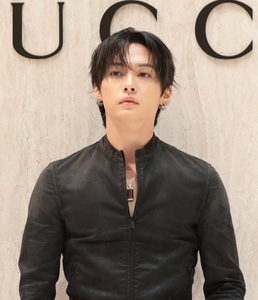 straight black hair