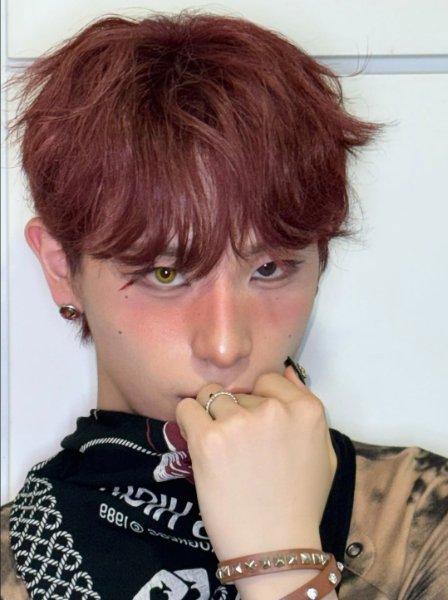 Reddish-brown hair!!