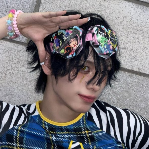 Wavy black hair!!