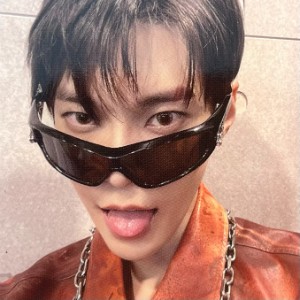 doyoung - 2 baddies (digipack)