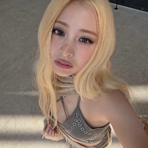 yunjin lesserafim