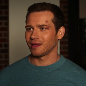 Buck comes out to his best friend Eddie and the latter tells him to call Tommy