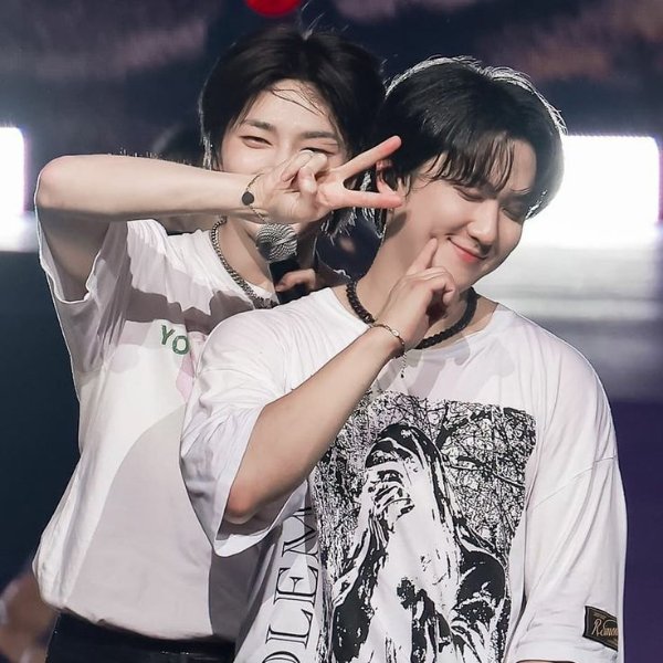 Bottom Changbin x Top JeongIn