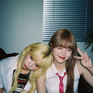 Roomiez (Lily/Jiwoo)