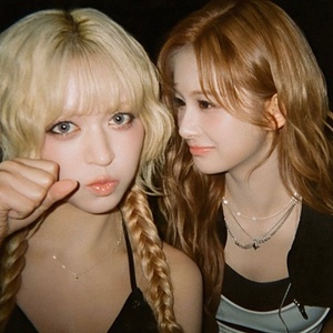 Snowflakez (Lily/Sullyoon)
