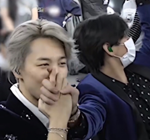 hand kiss