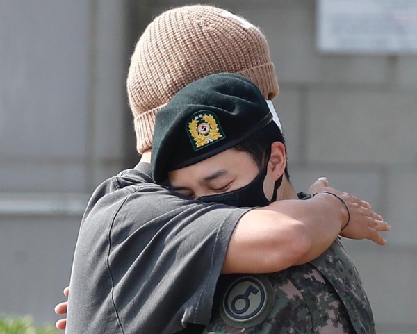military hug vmin