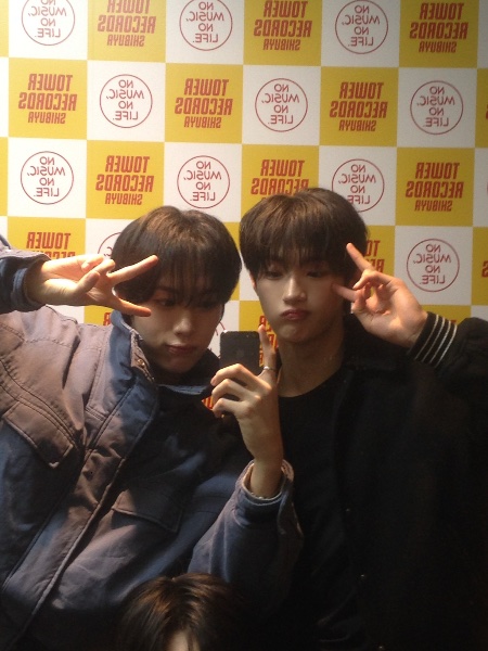260221 mirror selca
