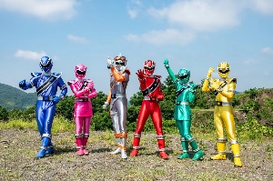 Kiramager suits