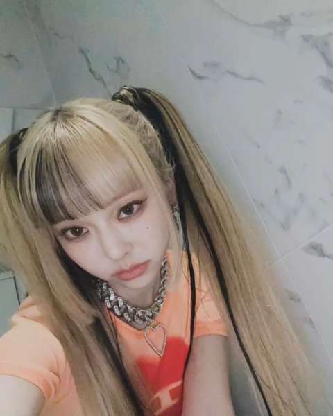 blonde hair with black streaks