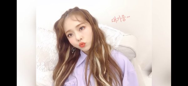 medium brown hair with blonde streaks