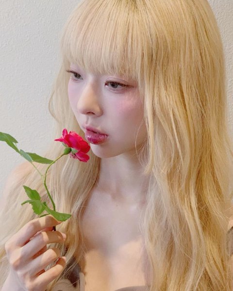 warm-toned blonde hair