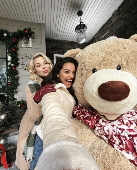 amelia & daniela - friends & family christmas