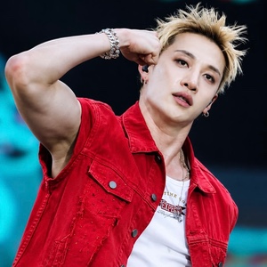short black blonde