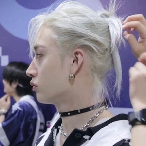 silver w bun