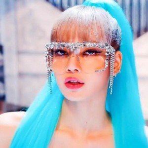 lisa - blue ponytail