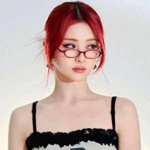 yunjin - red hair