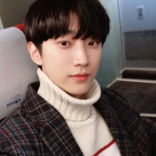 jinyoung - b1a4