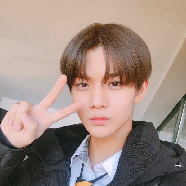 jinyoung - wanna one