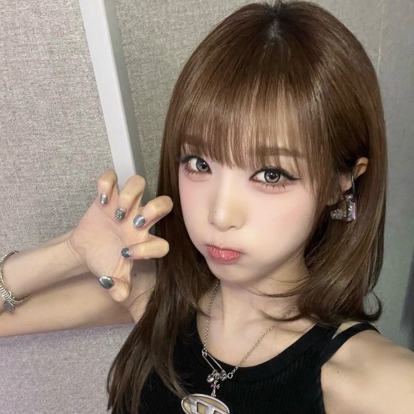 yena - izone