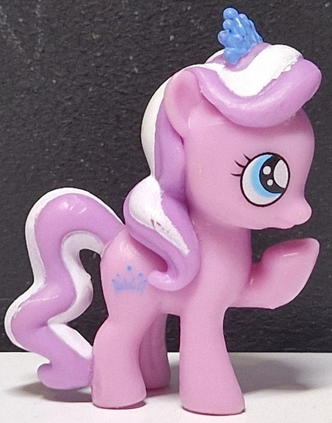 Diamond Tiara blind bag figure
