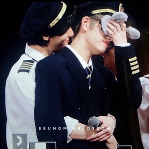 baby seungjin hug