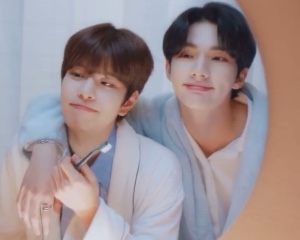seungjin brushing their teeth