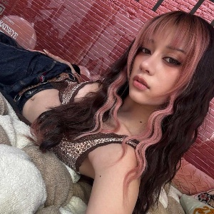 black with pink bangs curly