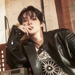 LEE KNOW (STRAY KIDS)