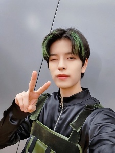 Green bangs
