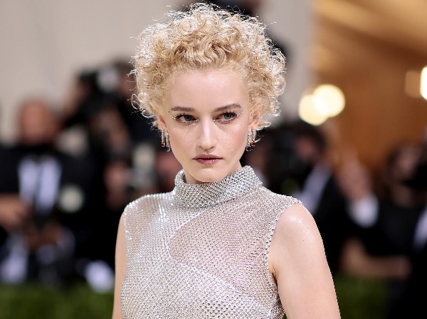 Julia Garner
