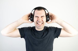 *bota uma música muito ruim*